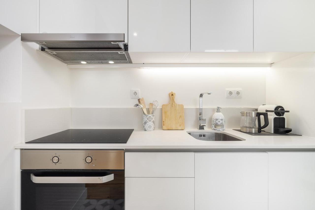 Whome Chic 1-Bed W/ Patio Perfect To Explore Lisbon Luaran gambar